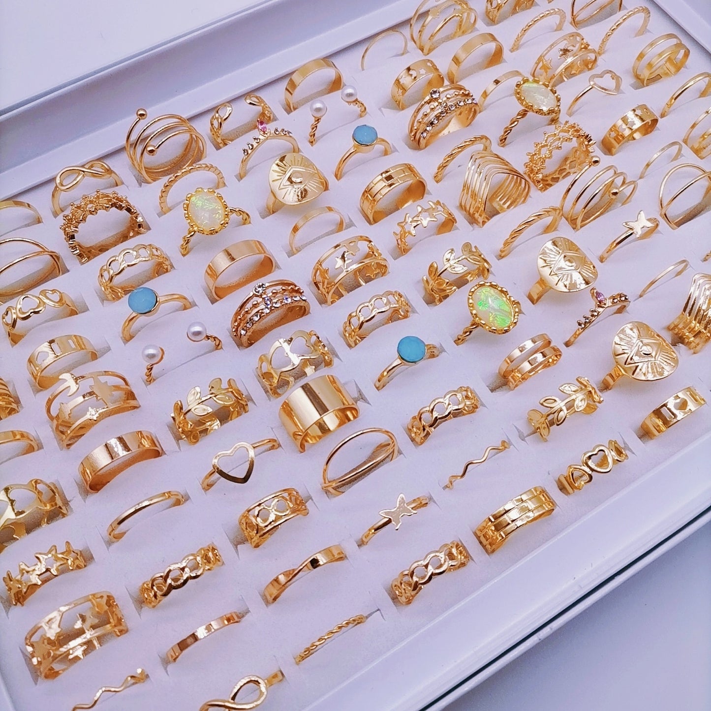 Queen's Rings: Beautiful 100-Piece Women's Premium Ring Collection